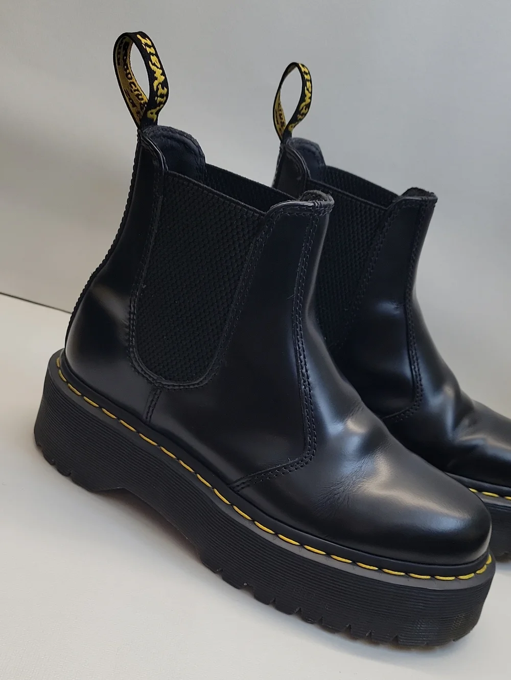 Dr. Martens 2976 Quad Smooth Leather Platform Chelsea Boots Unisex US L 7 M 6